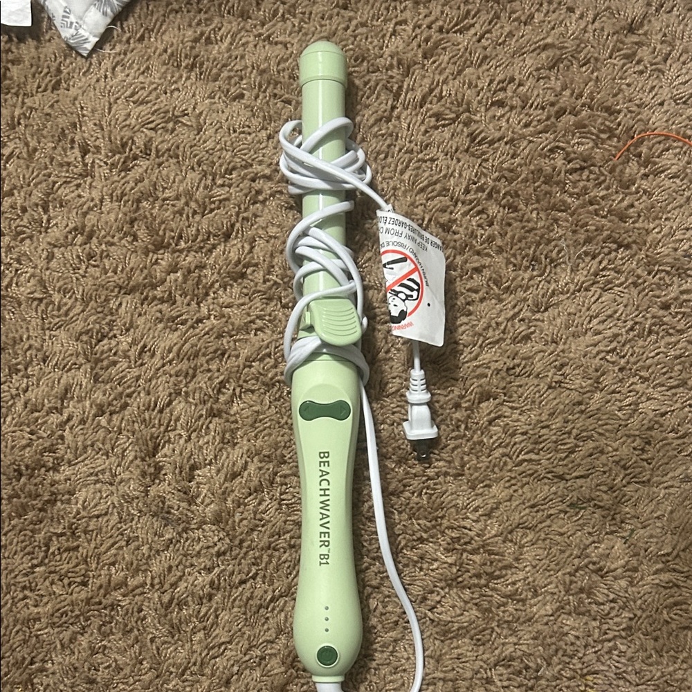 Beachwaver B1 Mint Green Curling Iron